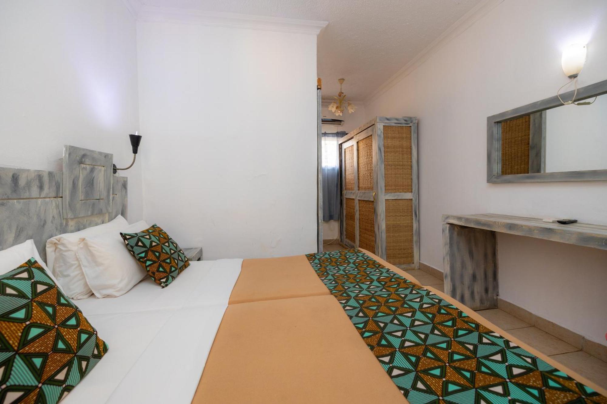 Sarges Hotel Serrekunda Luaran gambar