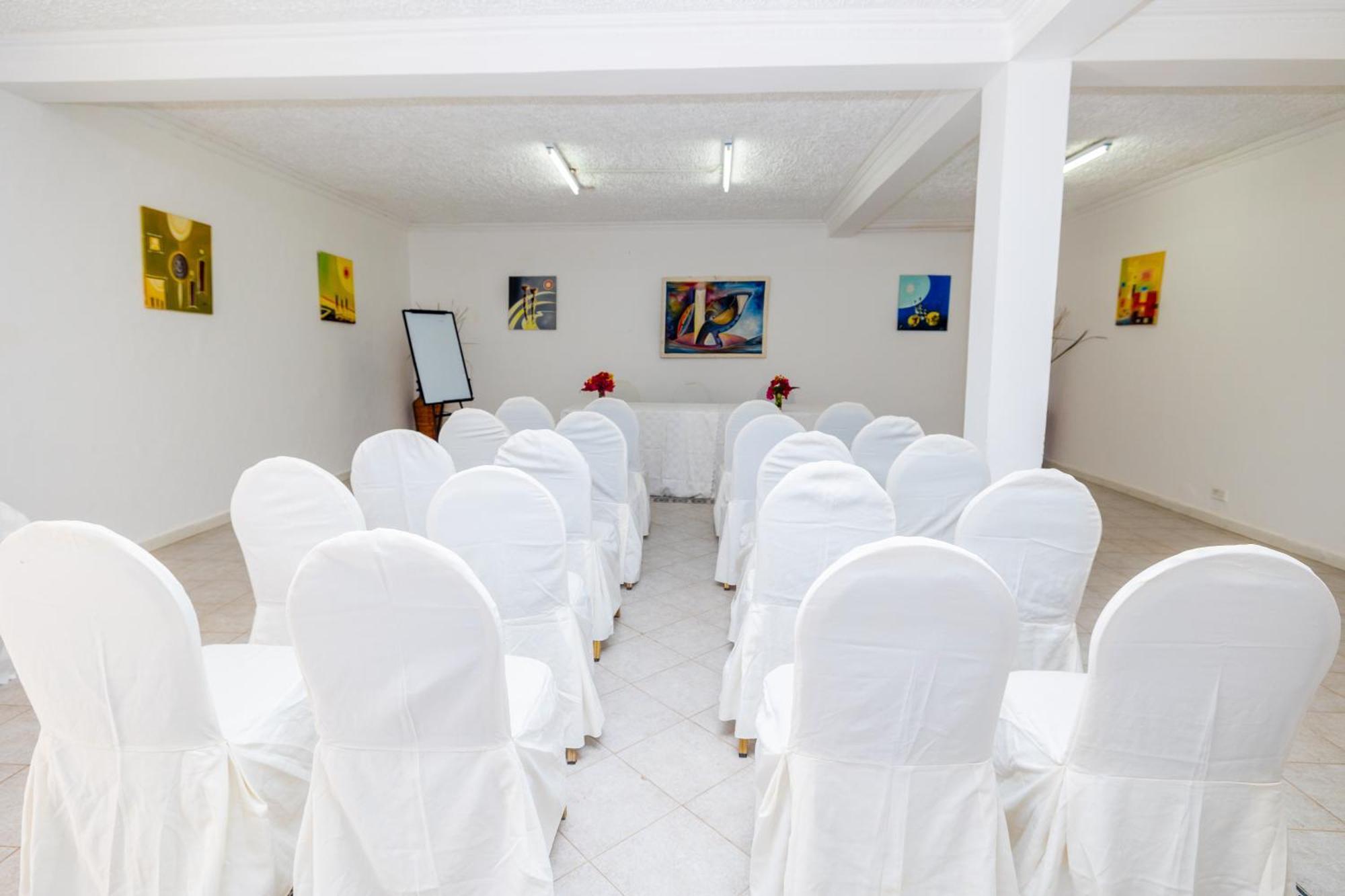 Sarges Hotel Serrekunda Luaran gambar