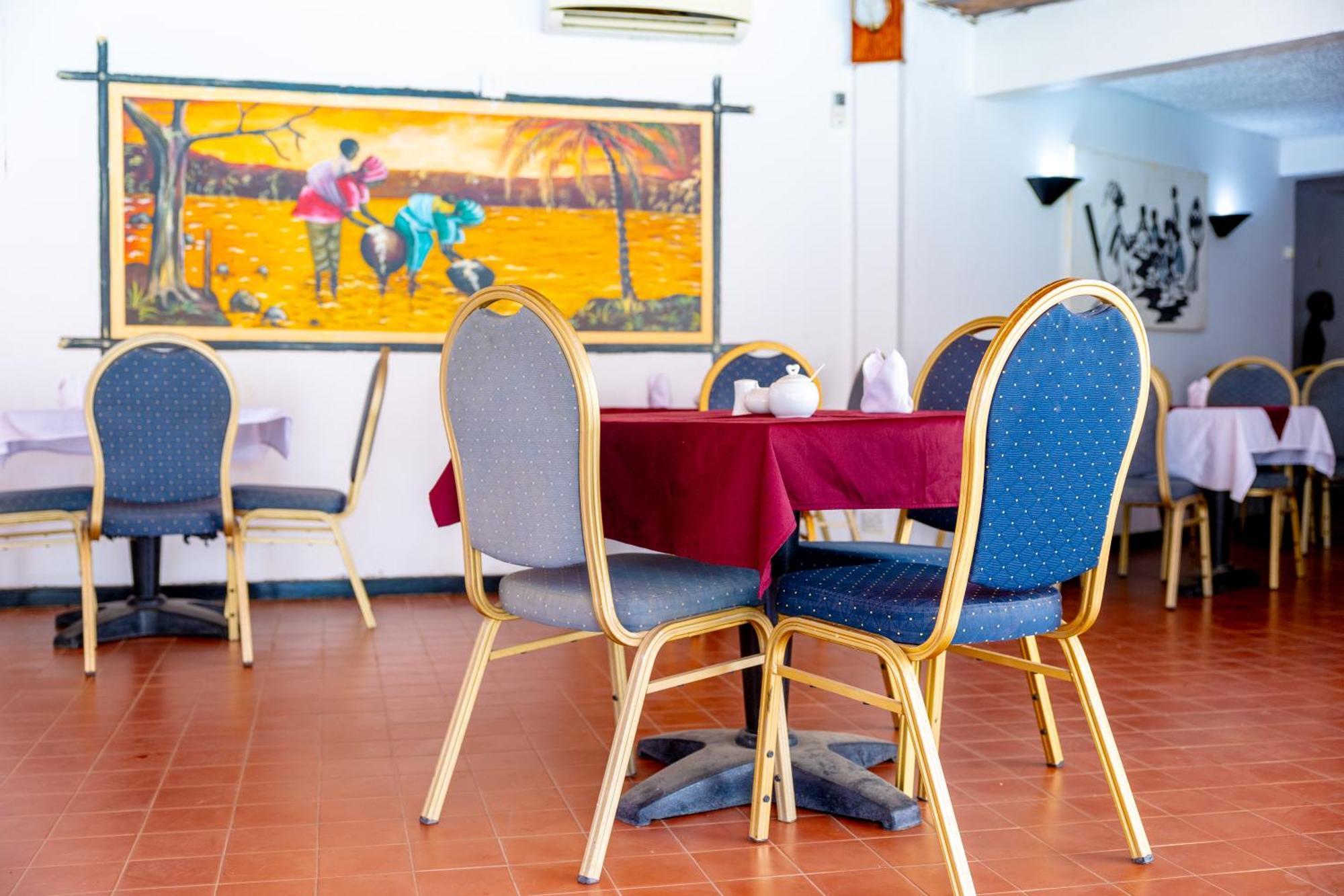 Sarges Hotel Serrekunda Luaran gambar