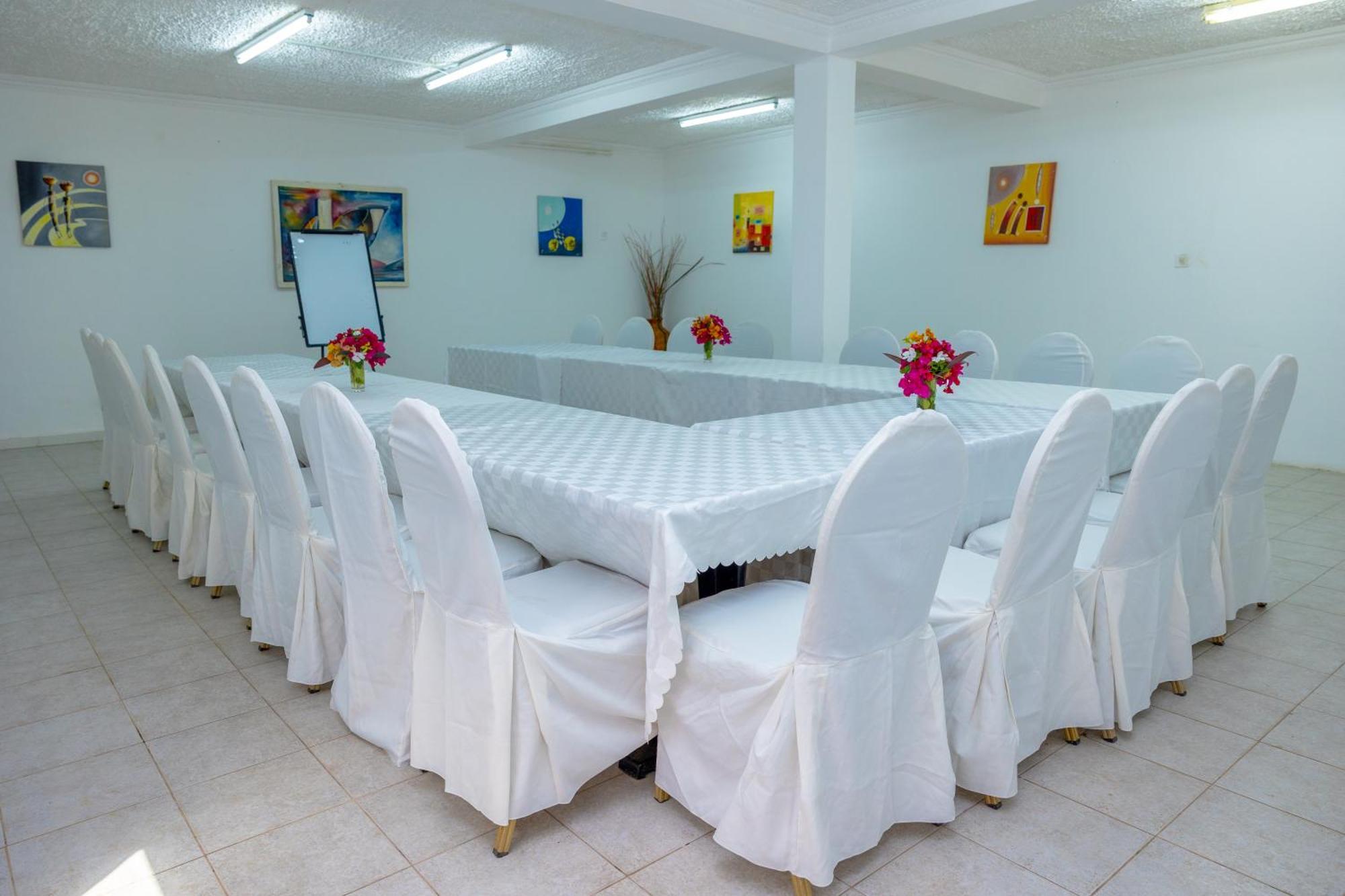 Sarges Hotel Serrekunda Luaran gambar
