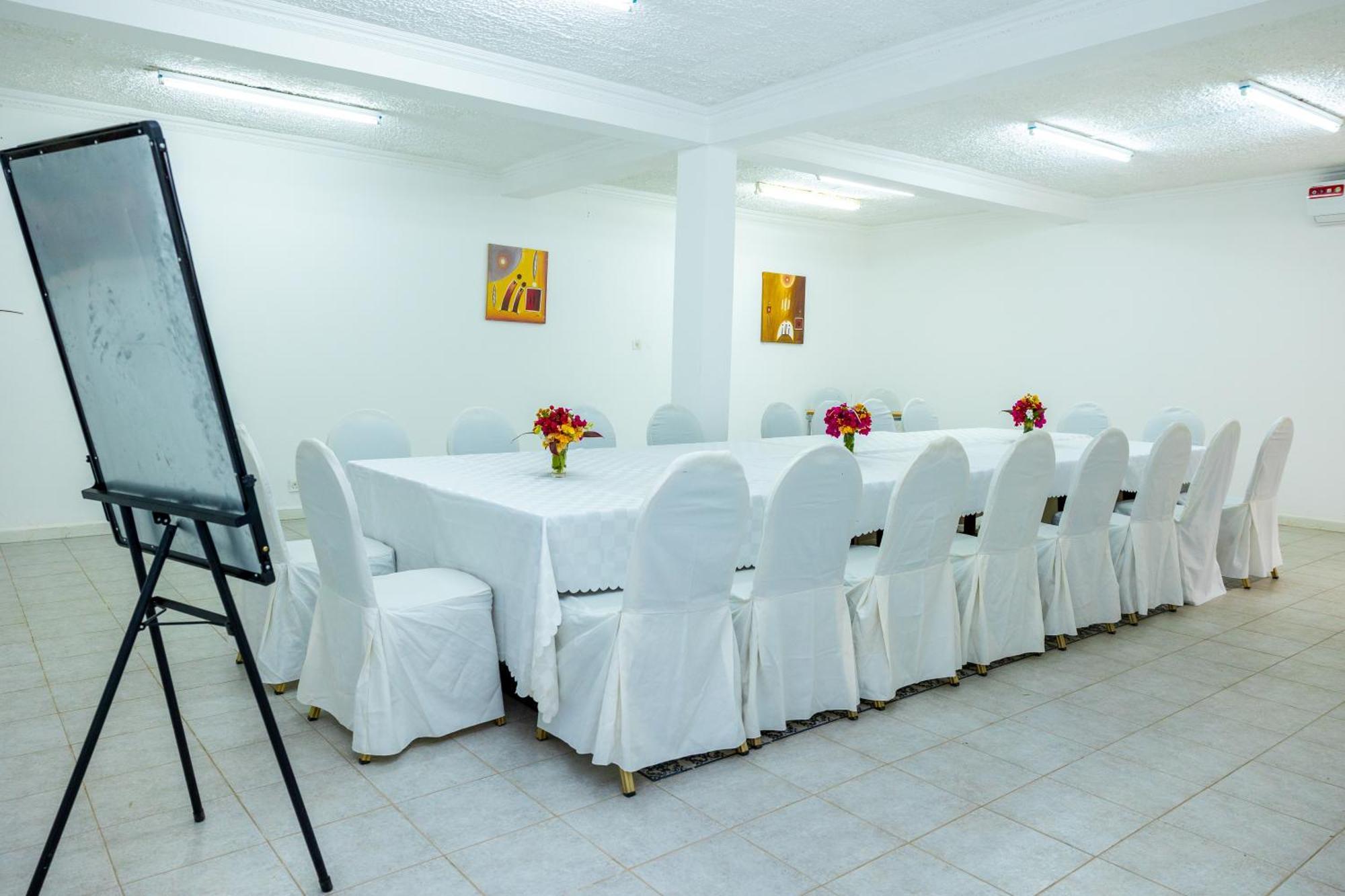Sarges Hotel Serrekunda Luaran gambar