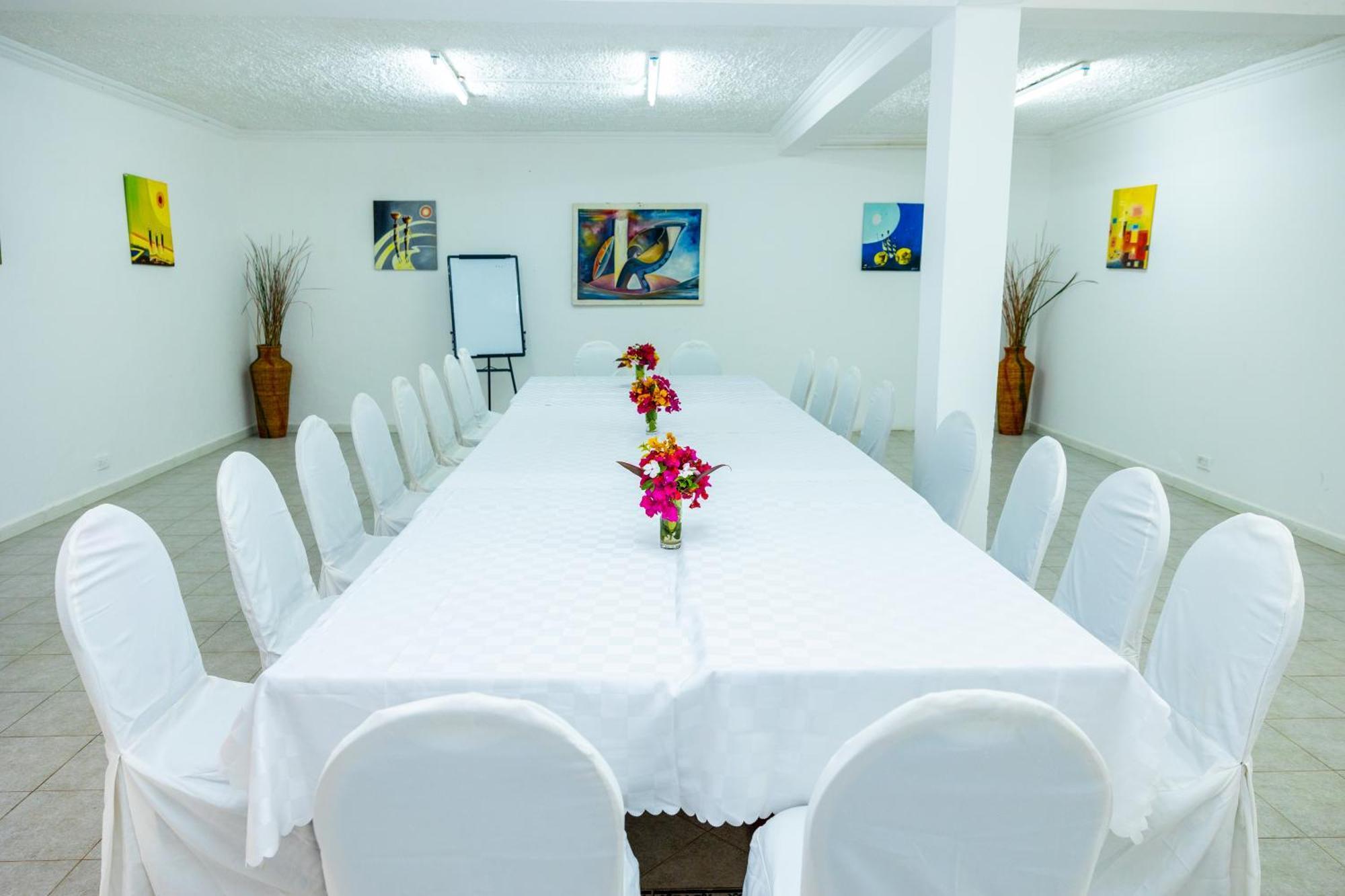 Sarges Hotel Serrekunda Luaran gambar