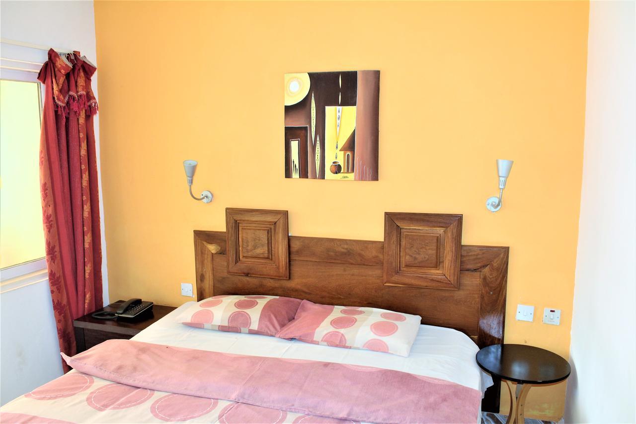 Sarges Hotel Serrekunda Luaran gambar